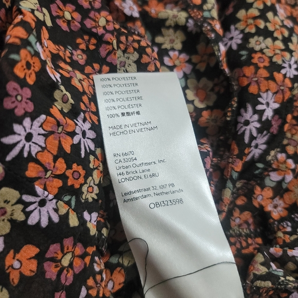 Free PeopleBonnie Floral Print Point Collar V-Neck Button Front Puff Short Sleev - Picture 11 of 11